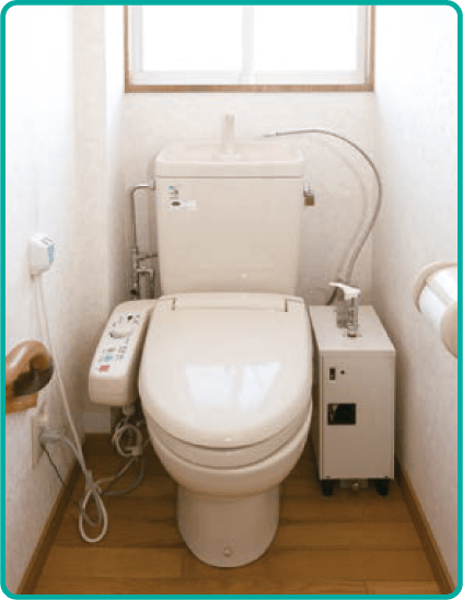 一般家庭のトイレにすっきり収まる、コンパクト設計です。