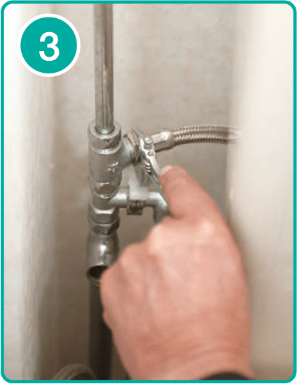3.水漏れがないように、工具を使って、しっかりと締めてください。終了後に、家庭用電源につないで終了です。